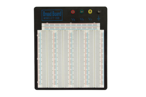 Immagine: Breadboard con 3220 punti di connessione